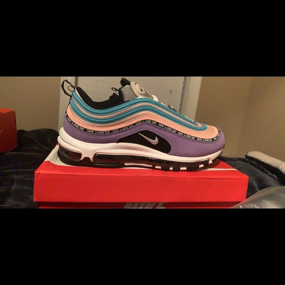 Have A Nice Day AirMax - Picture 3 of 3